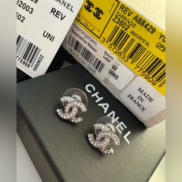 🖤CHANEL CC Crystal Stud Earrings 
In Excellent condition - Picture 4 of 7